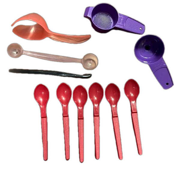 Lot of 11 Tupperware Tiny Treasures - Picture 1 of 4